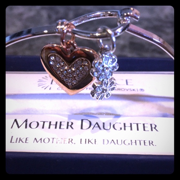 1 LEFT!💖 SILVER SWAROVSKI CRYSTALS CHARM BRACELET - Picture 2 of 4